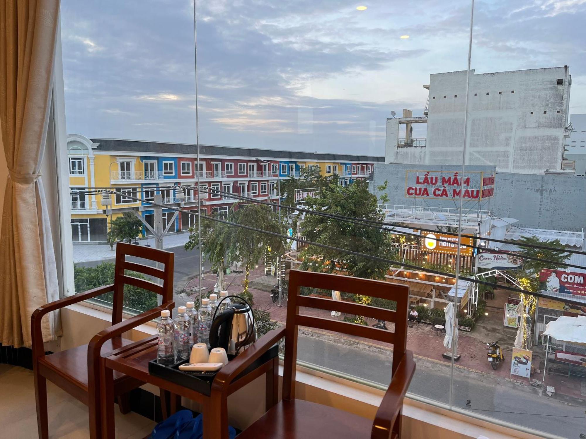 Khach San Van Nhi Bac Lieu ภายนอก รูปภาพ